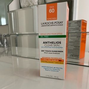 NEW La Roche -Posay Anthelios Clear Skin Sunscreen
